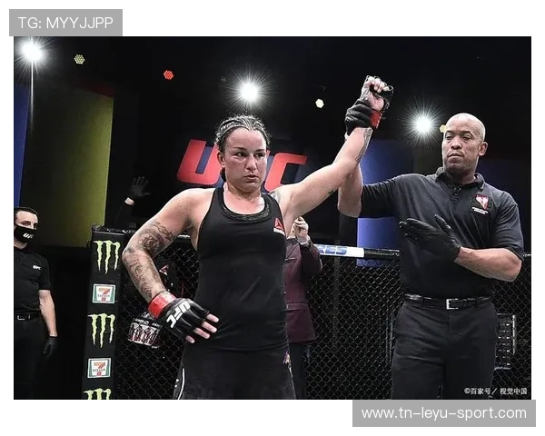 UFC 主赛惊天爆冷：冠军被新秀暴打